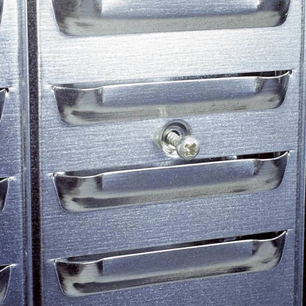 Raaco Bin sein&auml;paneeli x2 24:ll&auml; lokerolla