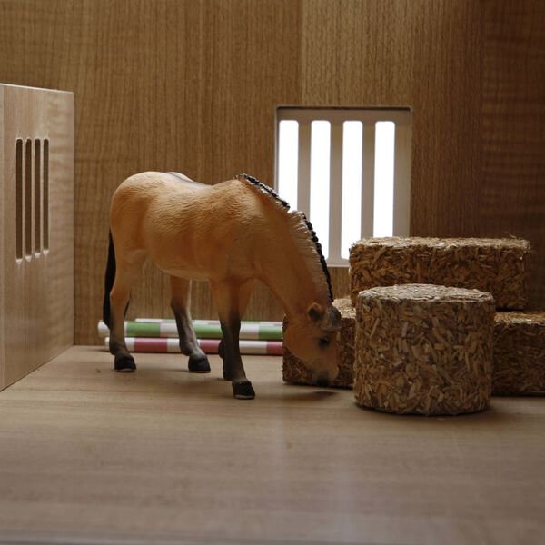 Kids Globe Tallit 2 pilttuulla ja ty&ouml;pajalla 1:24