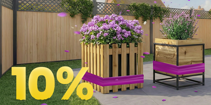 Puiset istutuslaatikot kukkivilla violeteilla kukilla aurinkoisella terassilla, 10 % kevätkampanjabannerilla.
